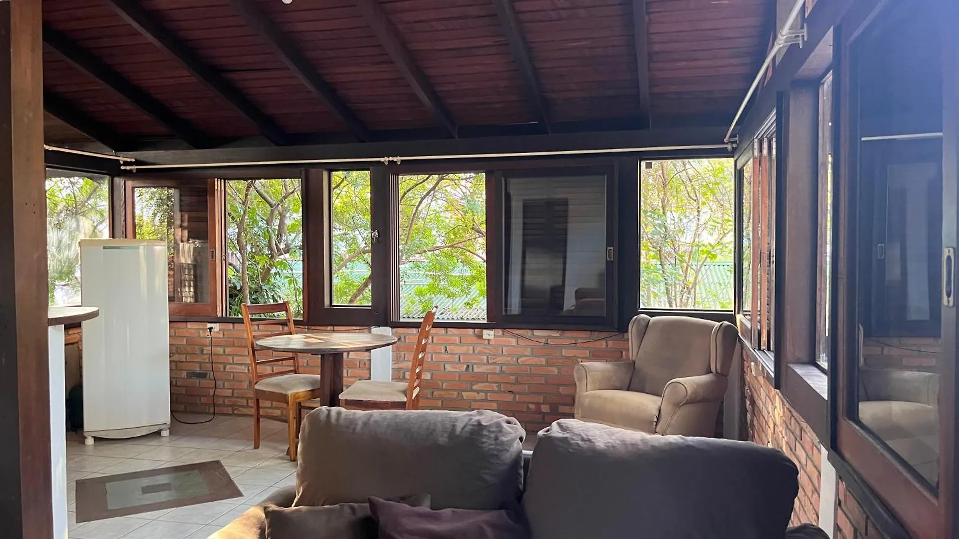 Espaco Com Apartamentos Rusticos Em Terreno Arborizado, Vaga De Garagem, Ar Condicionado, Wifi Florianópolis Lejlighed