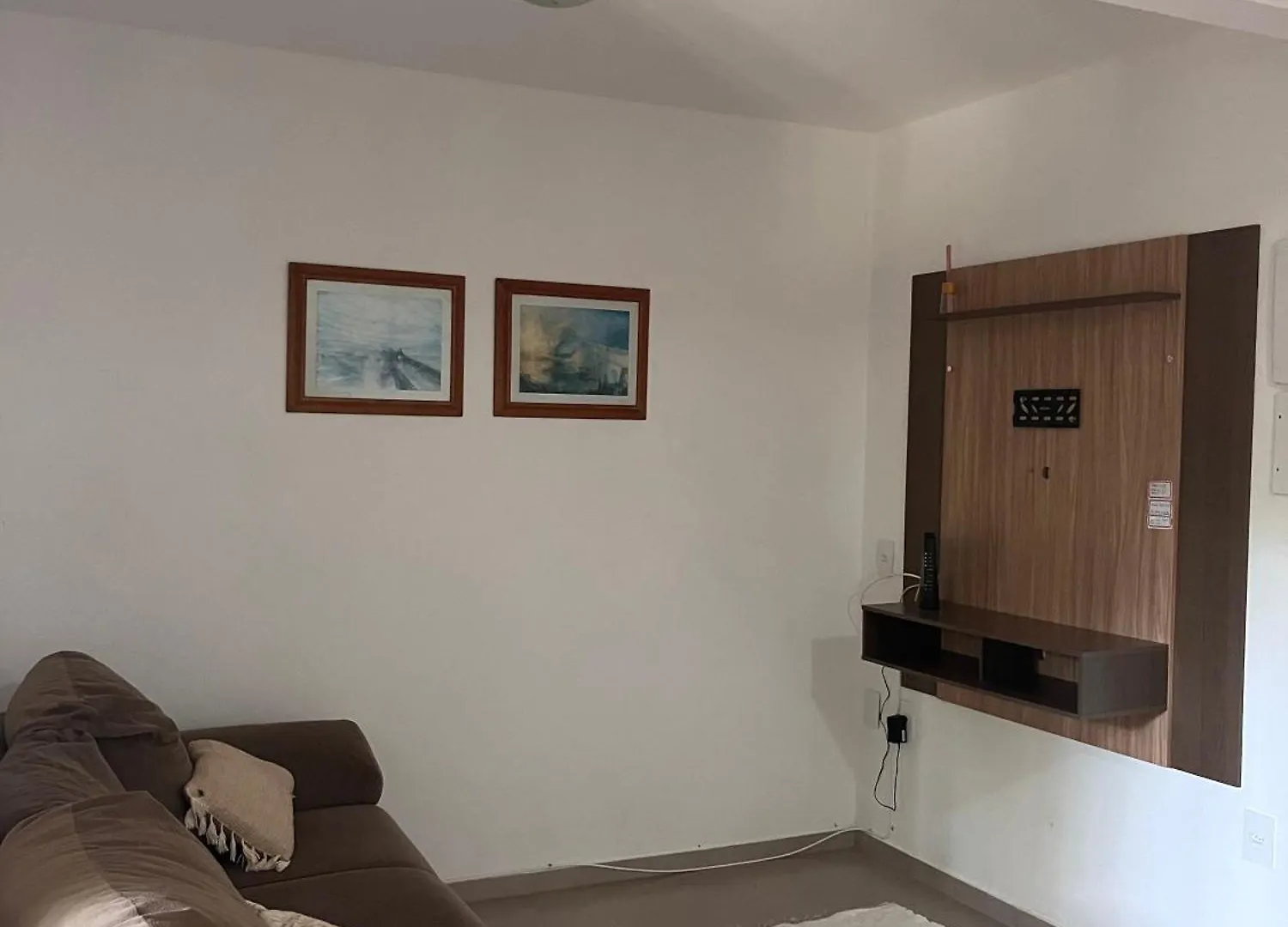 Espaco Com Apartamentos Rusticos Em Terreno Arborizado, Vaga De Garagem, Ar Condicionado, Wifi Florianópolis